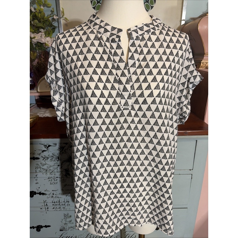 Pleione Short Sleeve Blouse w White/Black Geo Pattern Dolman Sleeves Career - M